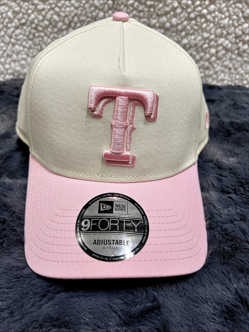 New Era Texas Rangers 9FORTY A-Frame. Pink & Cream. NWT